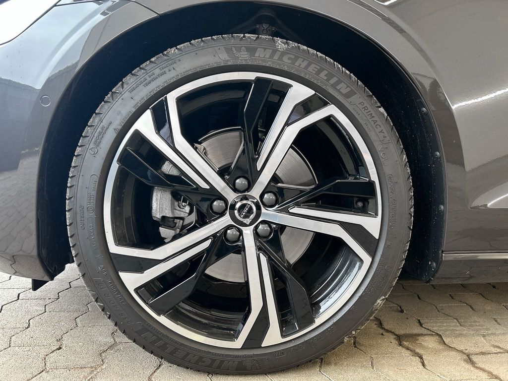 Volvo V60 Plus Dark B4 Benzin Pano/360°/ACC