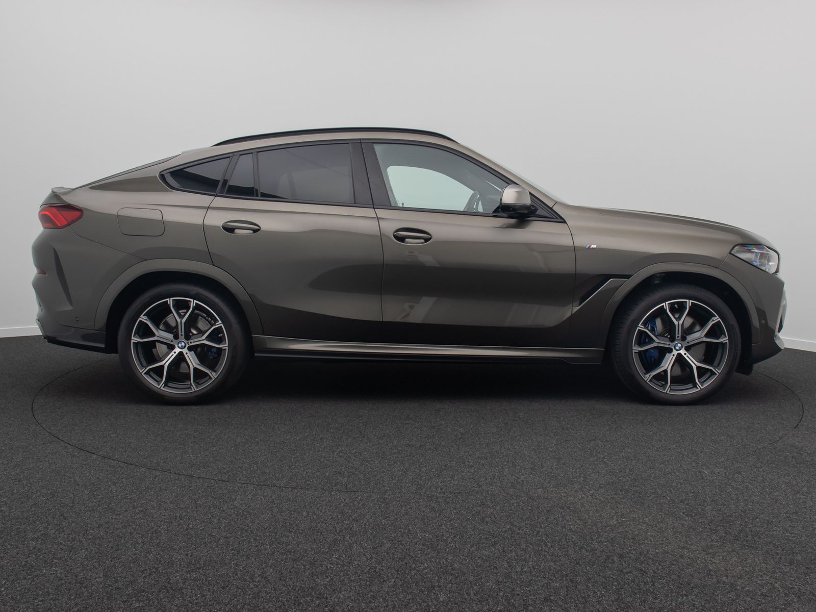 Fahrzeugabbildung BMW X6 M50i 360° HUD Belüftung Panorama Individual