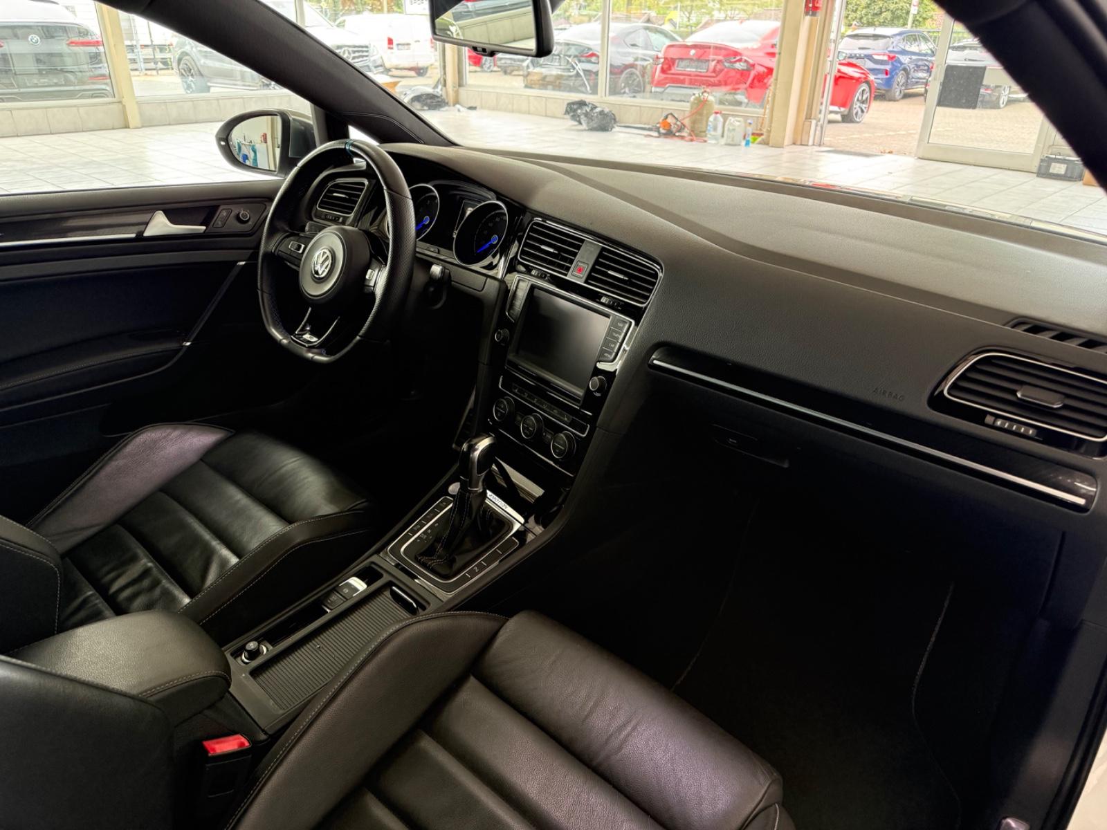 Volkswagen Golf 7R 2.0 TSI 300 ch DSG 4Motion / Cuir / Jantes Pretoria 19" / Caméra de recul / Sièges chauffants