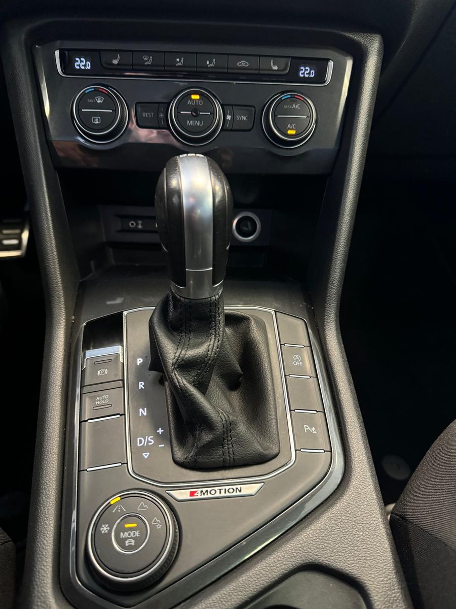 Fahrzeugabbildung Volkswagen Tiguan Join 4Motion / NAVI / KLIMA / 8-FACH