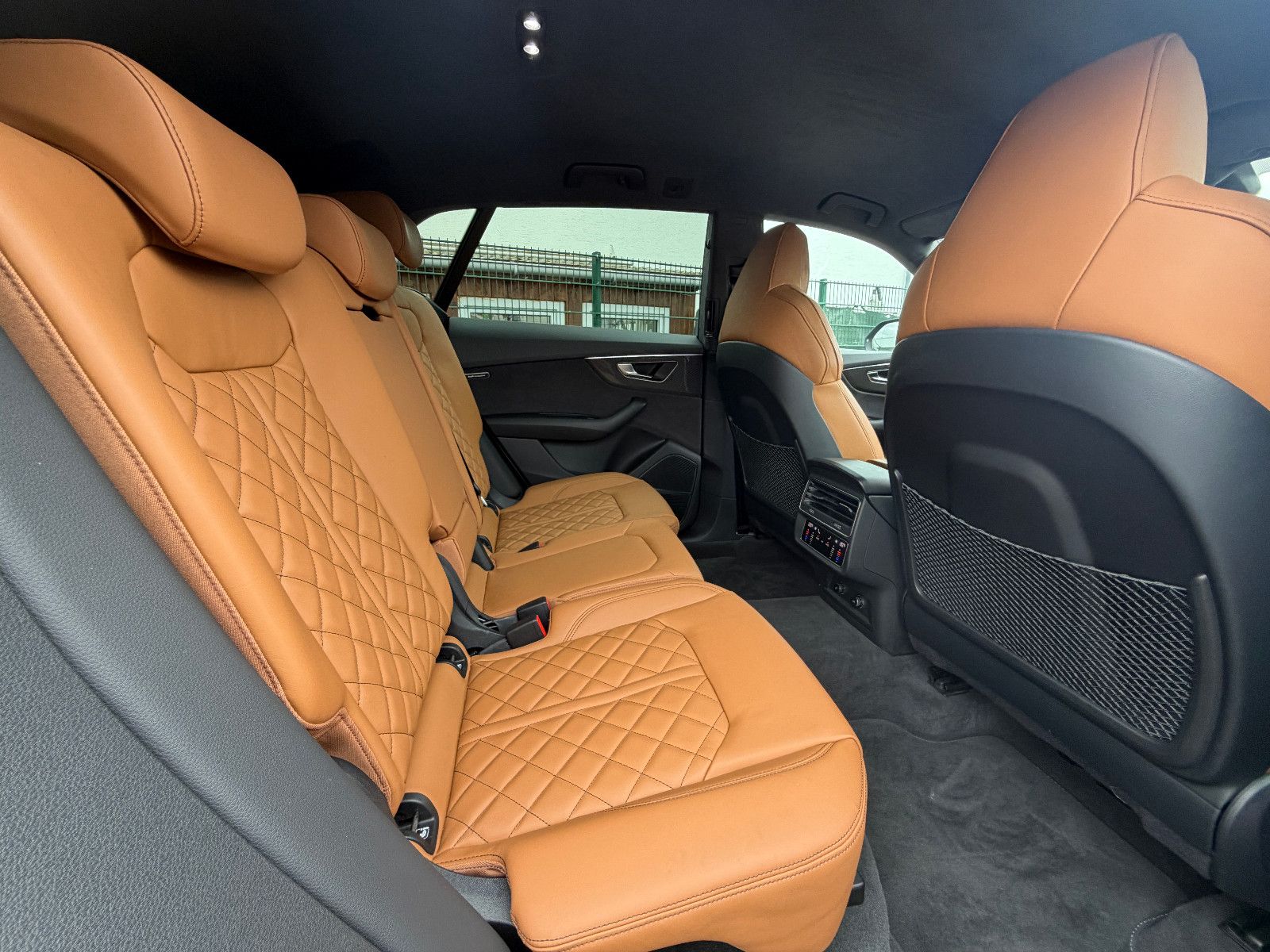 Fahrzeugabbildung Audi SQ8 4.0 TFSI quattro/EXCLUSIVE/ALCANTARA/BLACK