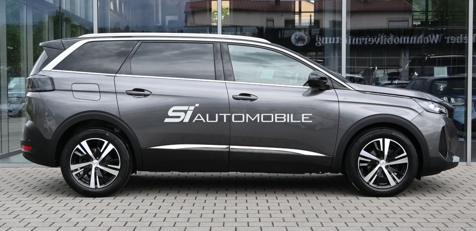 Fahrzeugabbildung Peugeot 5008 BlueHDi 130 GT °ACC°AHK°PANO°7-SITZE°ALARM°