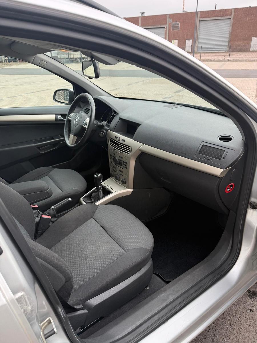 Opel Astra 2007 — photo 17
