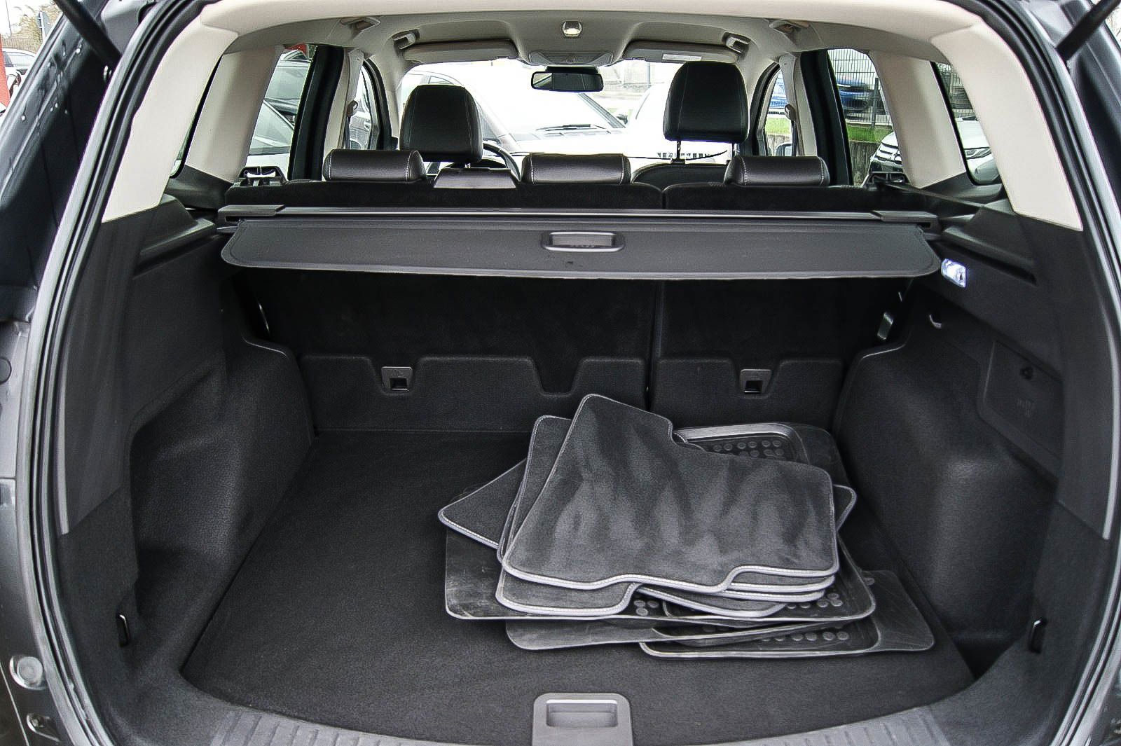 Fahrzeugabbildung Ford Kuga 1.5EcoBoost Individual XENON NAVIGATION 1HD
