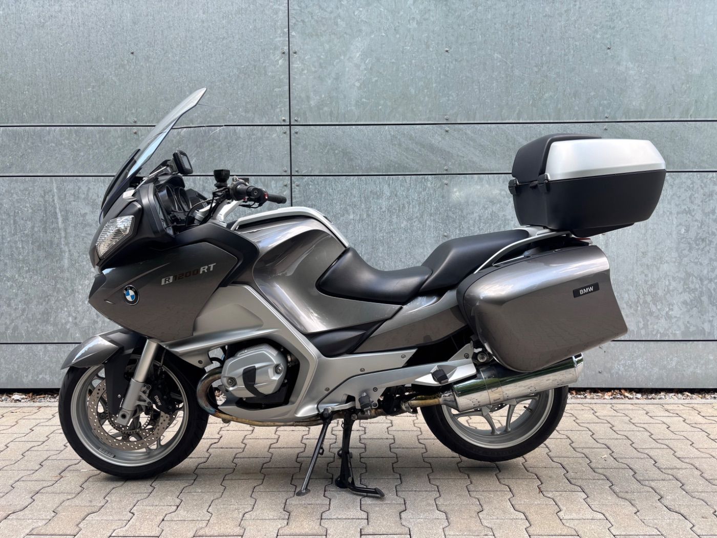 Fahrzeugabbildung BMW R 1200 RT mit Topcase und Navigator aus 1. Hand