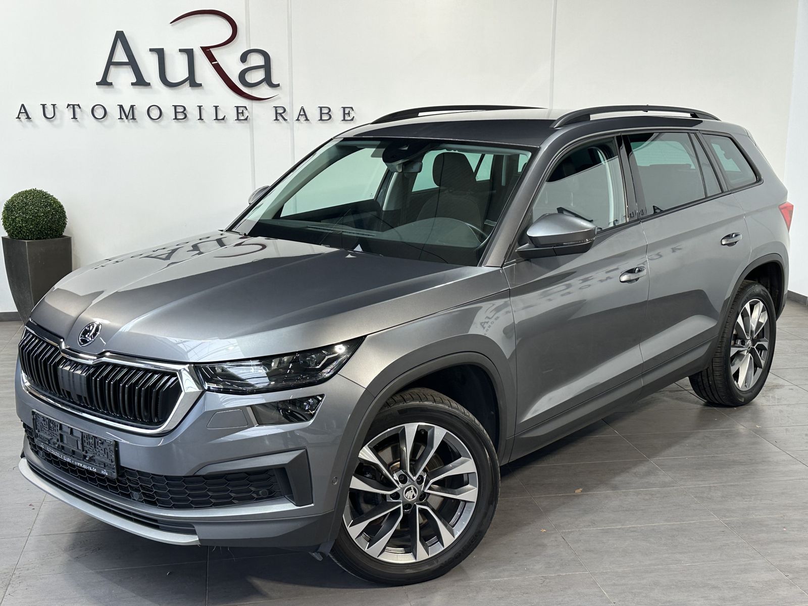Fahrzeugabbildung SKODA Kodiaq 2.0 TDI DSG 4x4 7-Sitzer Tour NAV+LED+AHK