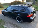 BMW E91 330xi Touring | Motor überholt | M-Pak... - BMW 330: Kombi, 330xi
