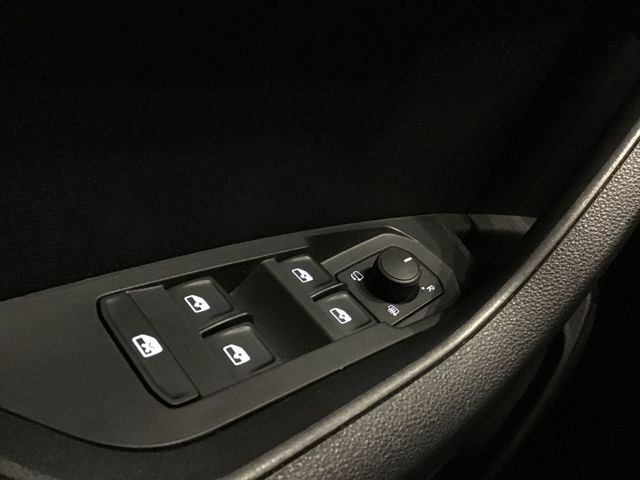 Fahrzeugabbildung Skoda Karoq Selection 1.5 TSI DSG/ACC/SHZ/SmartLink