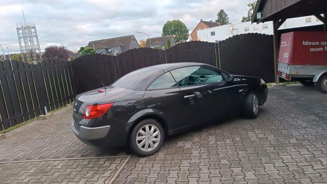 Renault Megane Cabrio schwarz