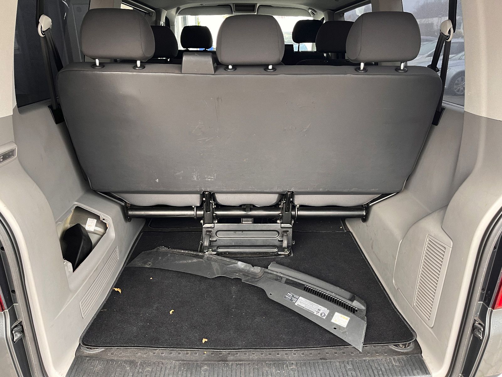 Fahrzeugabbildung Volkswagen T5 Transporter Bus Caravelle Trendline 2.0 TDI