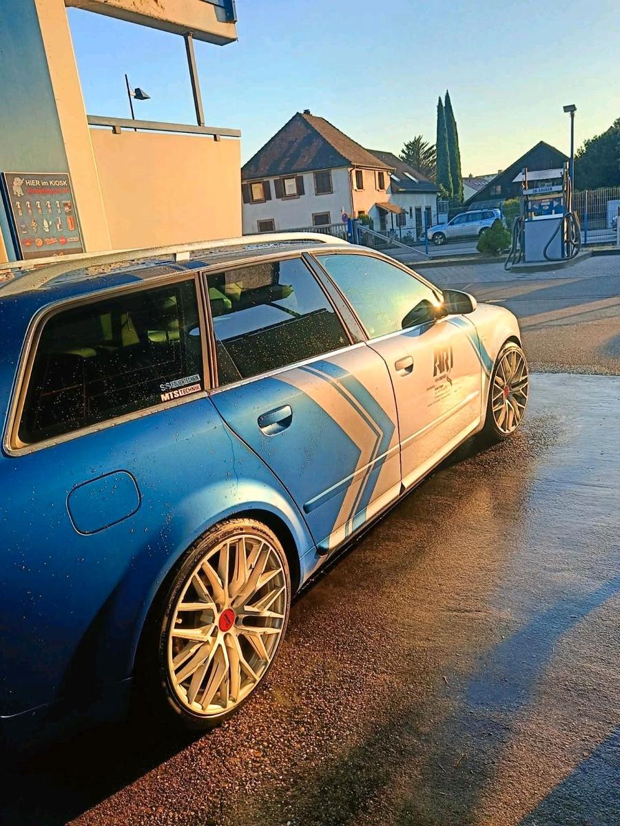 Audi A4 2004 — салон