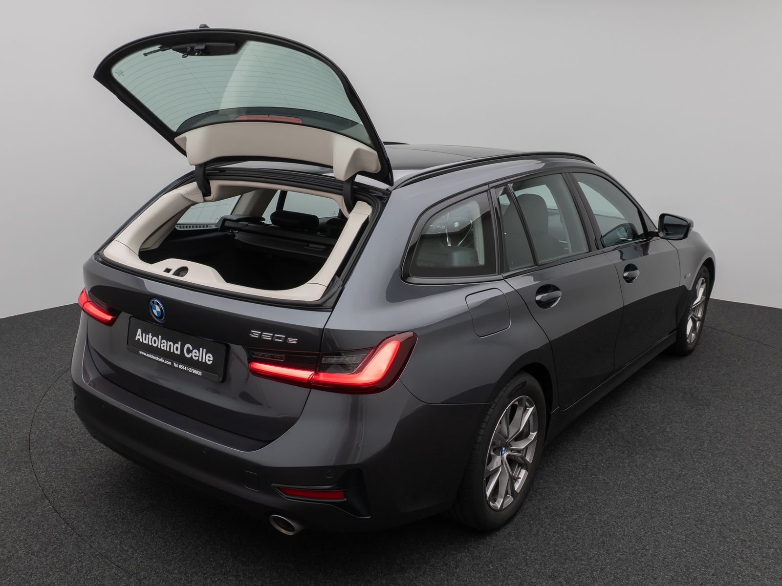 Fahrzeugabbildung BMW 320e Sport Line Panorama DAB CockPitPr PDC Alarm