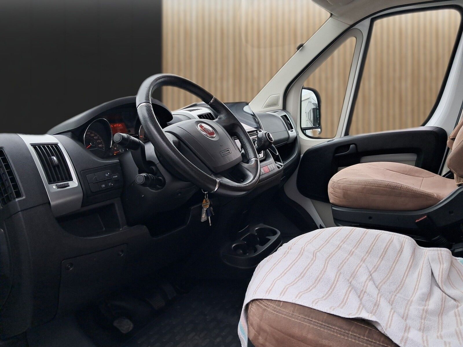 Fahrzeugabbildung Carado T 449 Markise,Sat,Solar,TV,AHK,Allwetterreifen