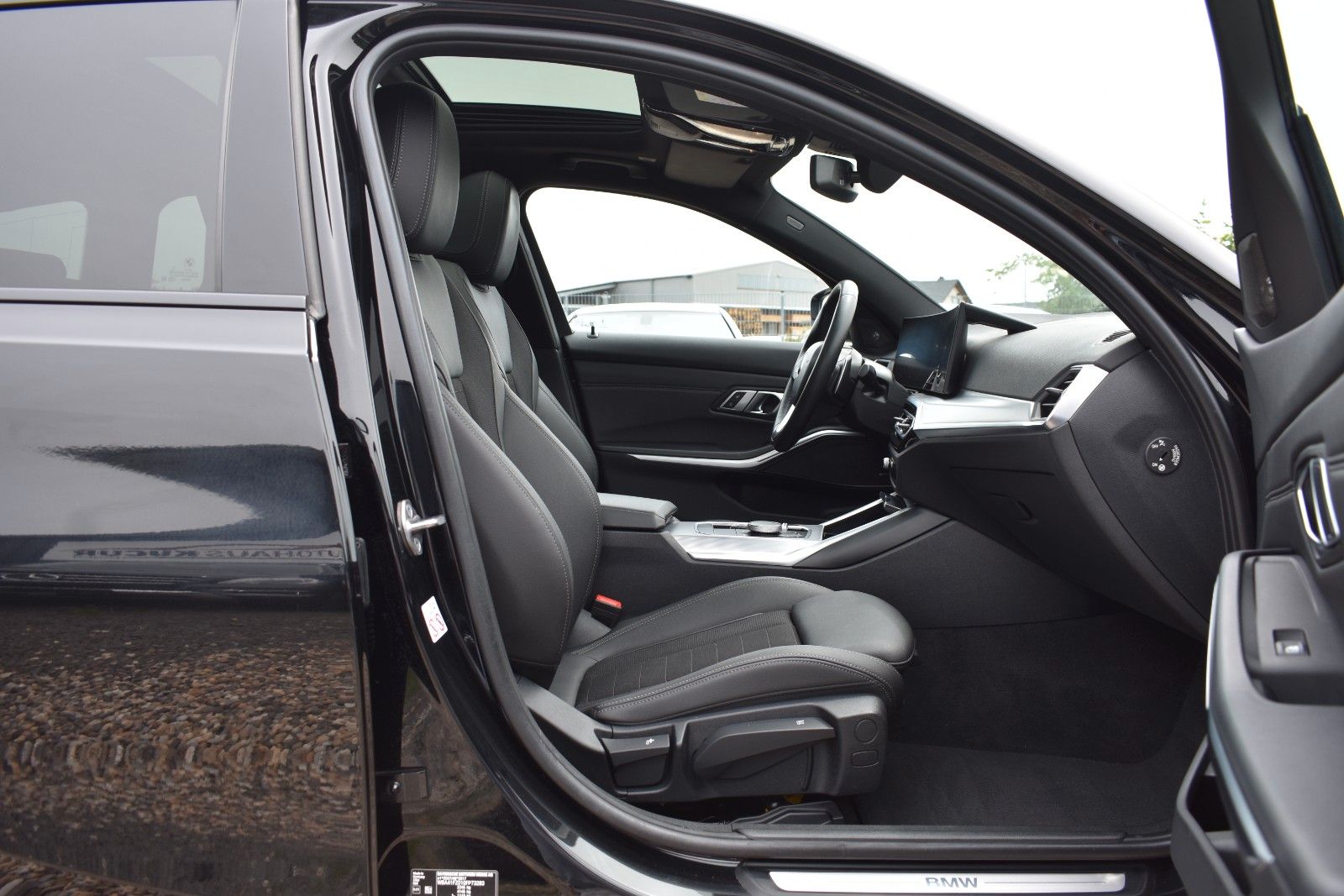 Fahrzeugabbildung BMW 330d Touring Facelift Panorama 1 Hand H&K