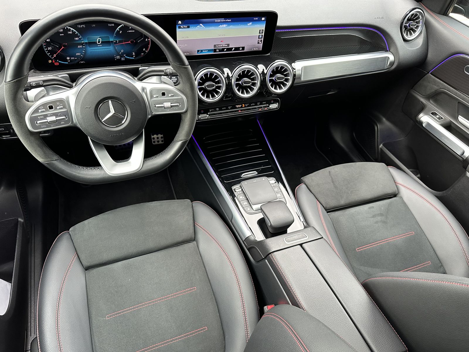 Fahrzeugabbildung Mercedes-Benz GLB 220d 4Matic AMG-Line NAV+LED+PANO+AHK+360°
