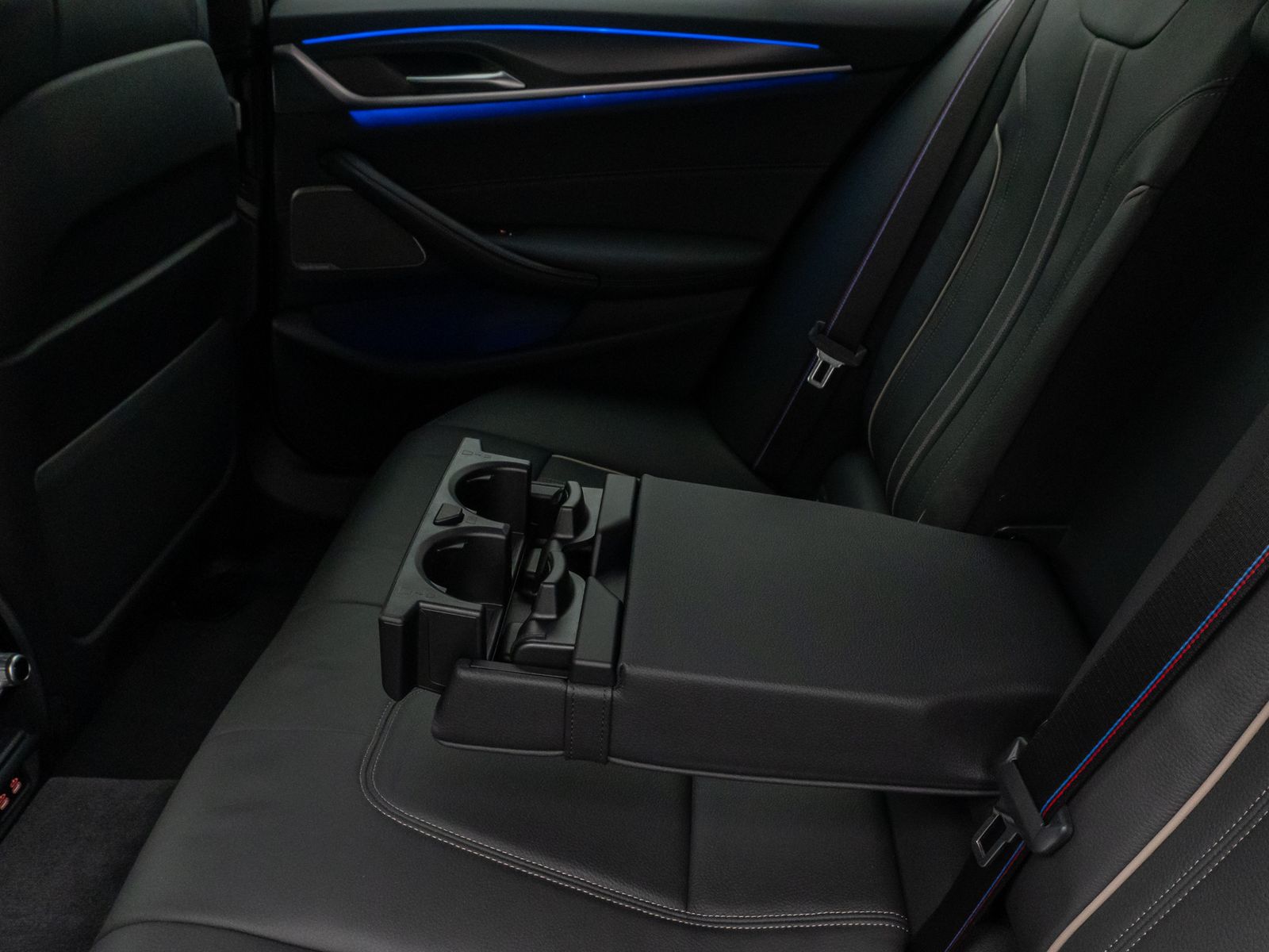 Fahrzeugabbildung BMW 540d xD M Sport Pro Kamera HUD DAB H/K AHK Alarm