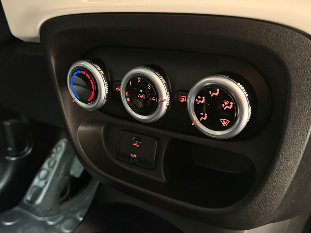 FIAT 500L|PDC|Klima|DAB|Navi|Tempomat|Bluetooth|AUX FIAT 500L|PDC|Klima|DAB|Navi|Tempomat|Bluetooth|AUX