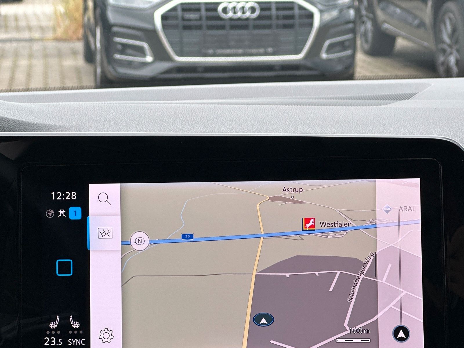 Fahrzeugabbildung Volkswagen Golf 2.0 TDI DSG Life NAV+LED+PANO+AHK+STHZ+HUD