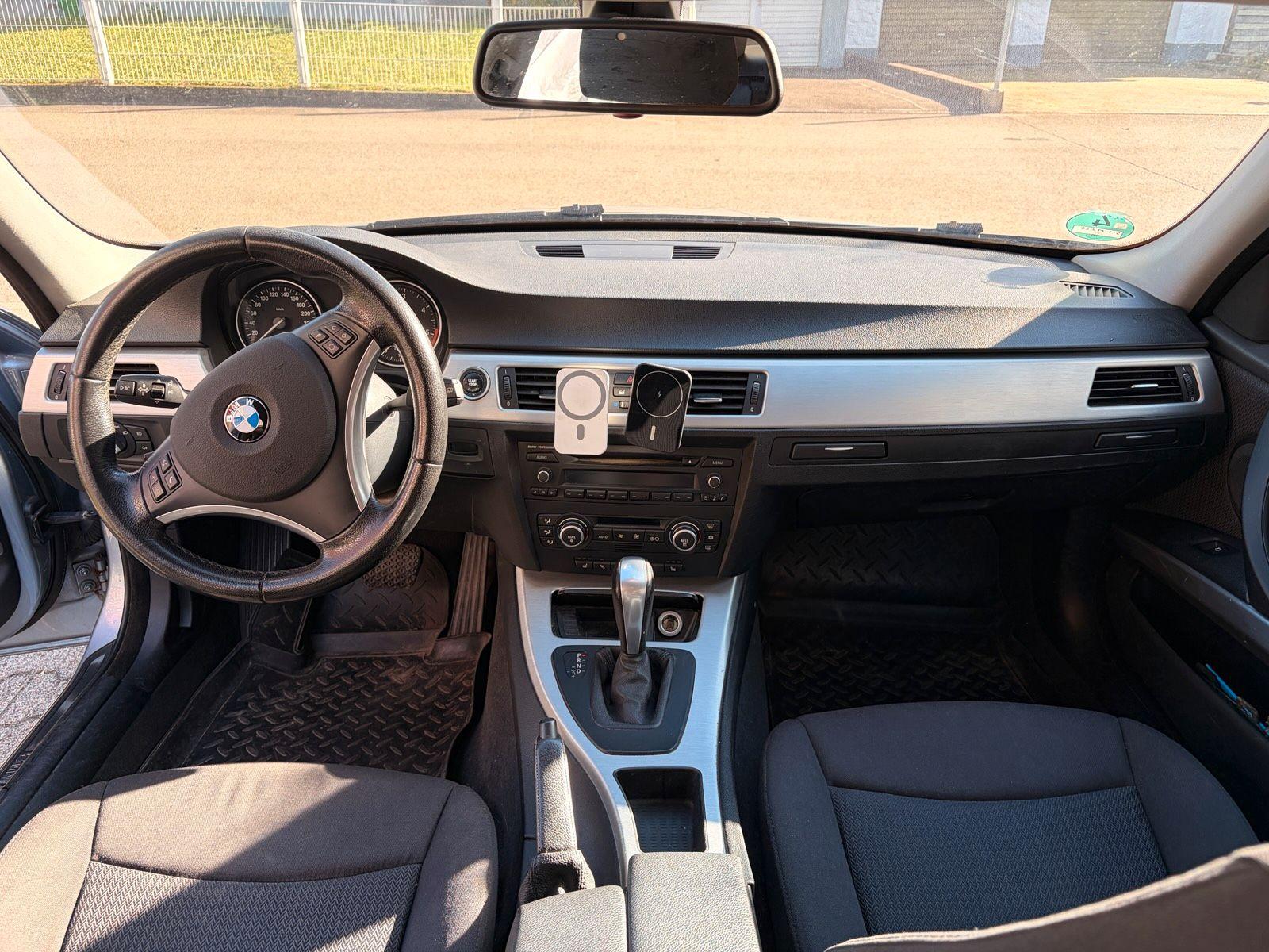 BMW 330 2009 — photo 6