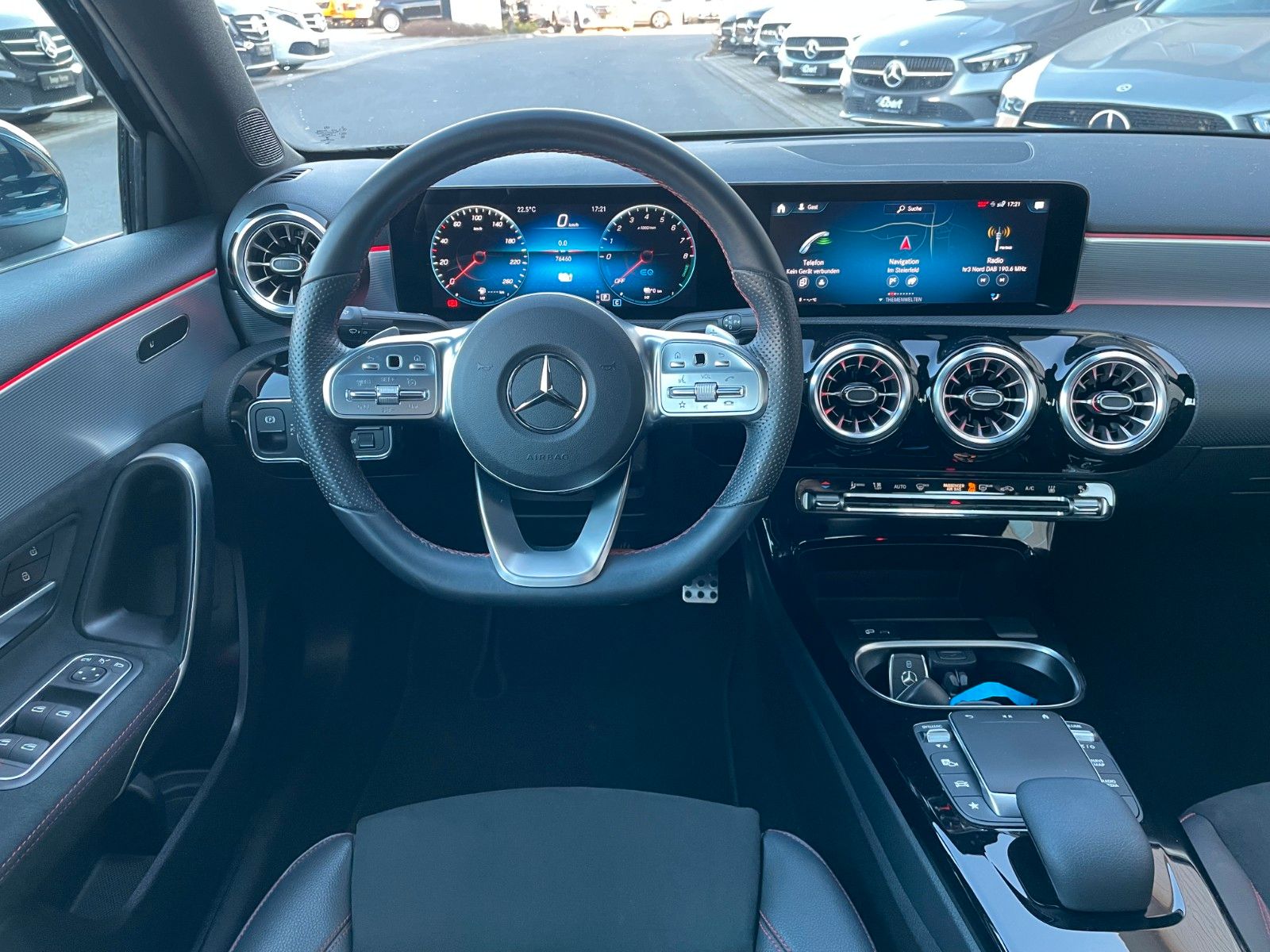 Fahrzeugabbildung Mercedes-Benz A 250e Limo+AMG+Ambiente+RFK+19Zoll+MBUX+LED+