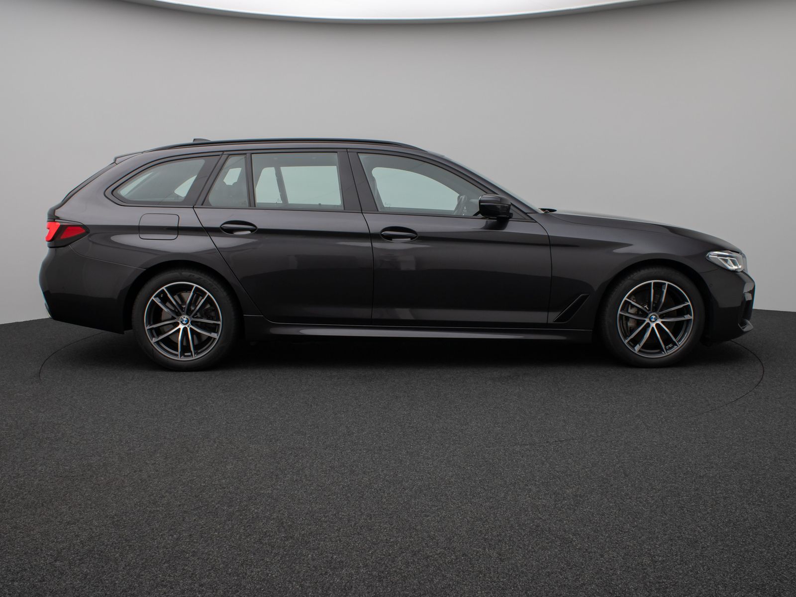 Fahrzeugabbildung BMW 530d xD M Sport Laser Kamera HUD DAB H/K Komfort