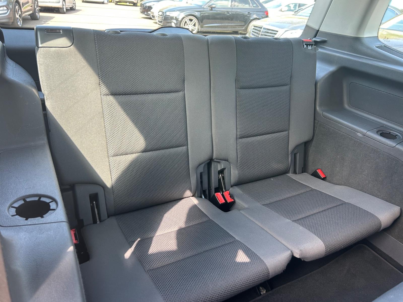 Volkswagen Touran 2015 — photo 14