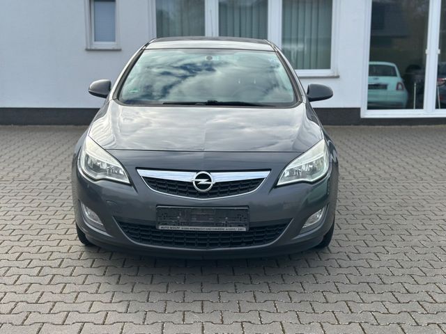 Opel Astra J Lim. 5-trg. Edition