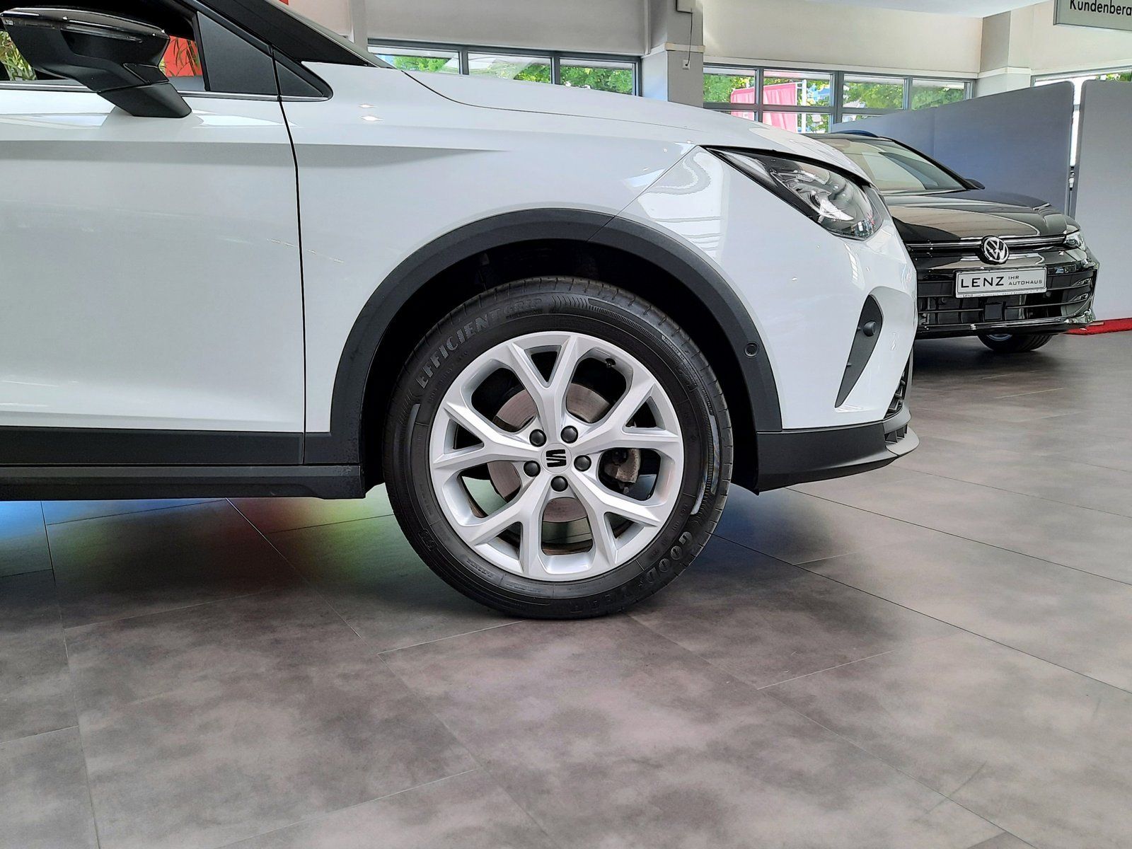Fahrzeugabbildung SEAT Arona FR TSI DSG *AHK*Cam*PDC*LED*Sitzhg*ACC*APP