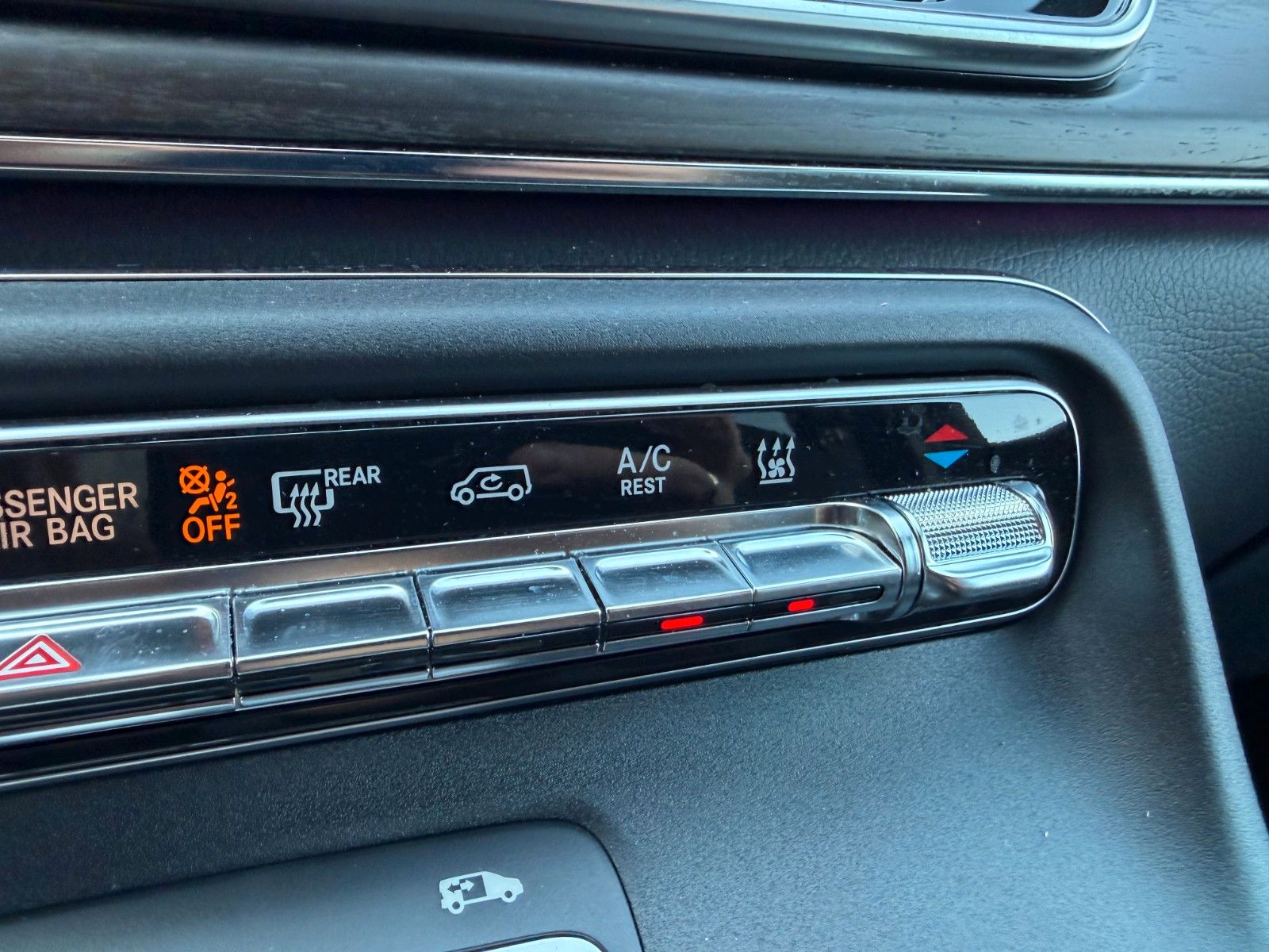Fahrzeugabbildung Mercedes-Benz V 250 d STYLE Tisch AHK2,5 DISTRONIC Stdh AIRMAT