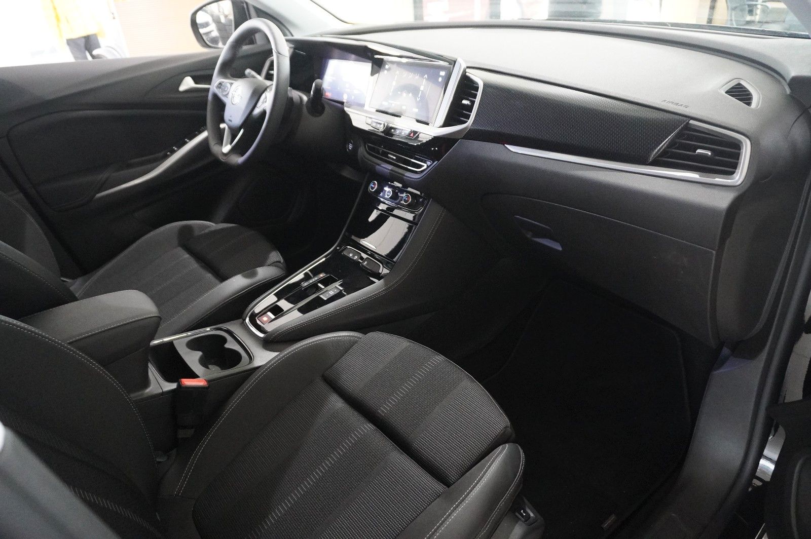 Fahrzeugabbildung Opel Grandland (X) 1.2T GS LINE NAVI/LED/KAMERA/SPORT