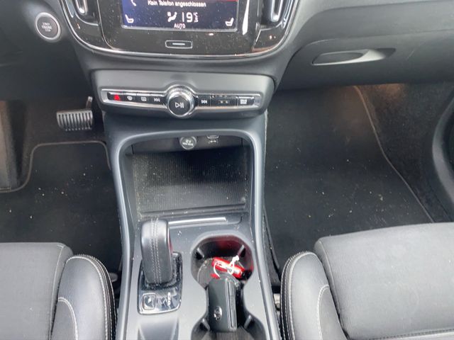 Volvo XC40 D3 Momentum Pro Kam.+KeyLess+LED+Navi+SHZ