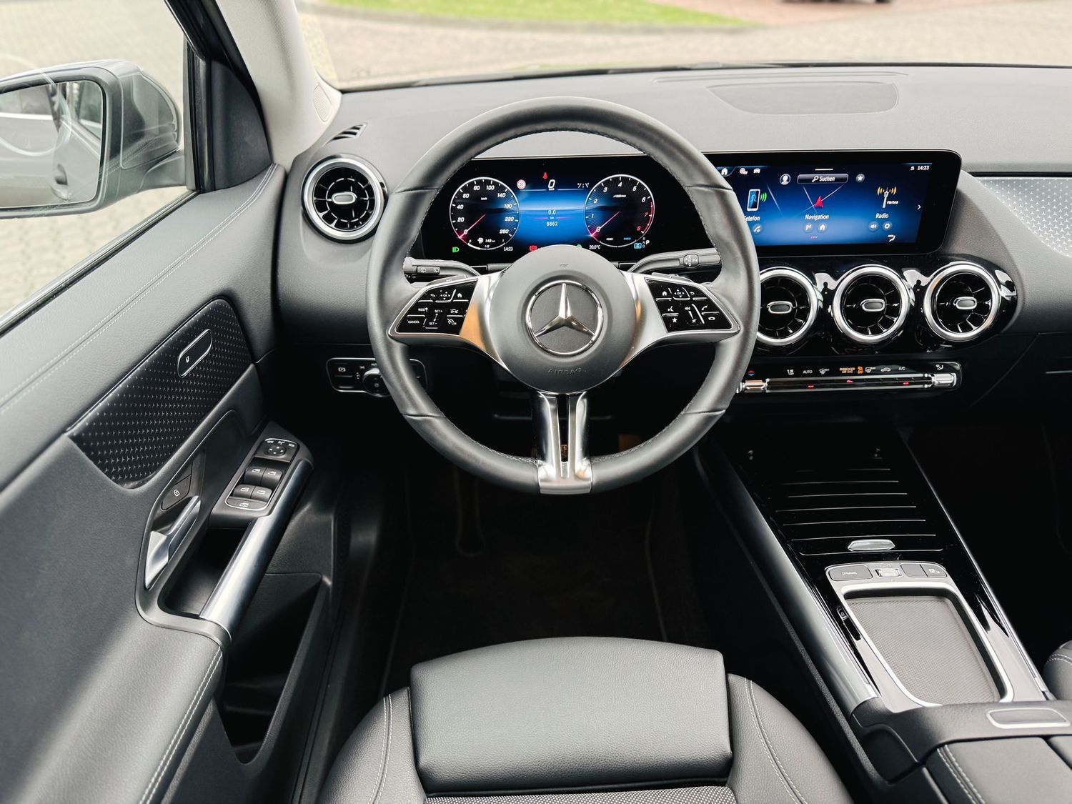 Fahrzeugabbildung Mercedes-Benz GLA 200 PROGRESSIVE ADVANCED, 360°, Totwinkel, W
