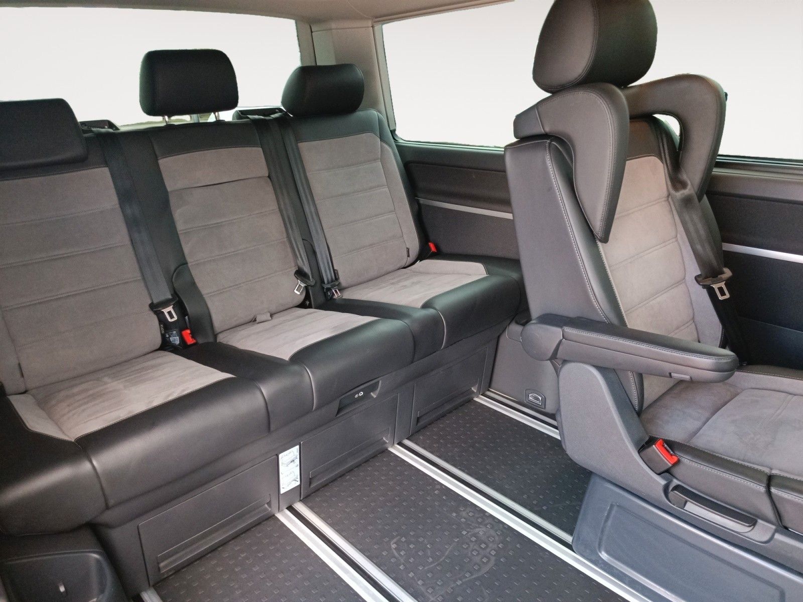 Fahrzeugabbildung Volkswagen California T6.1 4MOTION Beach *LED*AHZV*SHZ