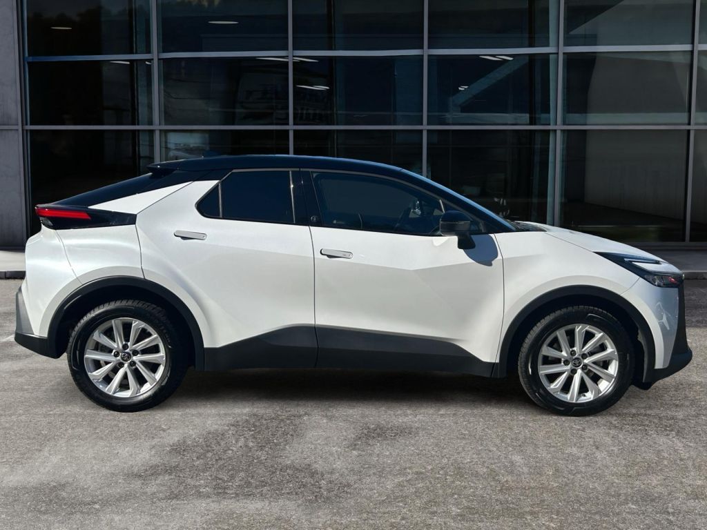 Fahrzeugabbildung Toyota C-HR 2.0 Hybrid Lounge Premiere