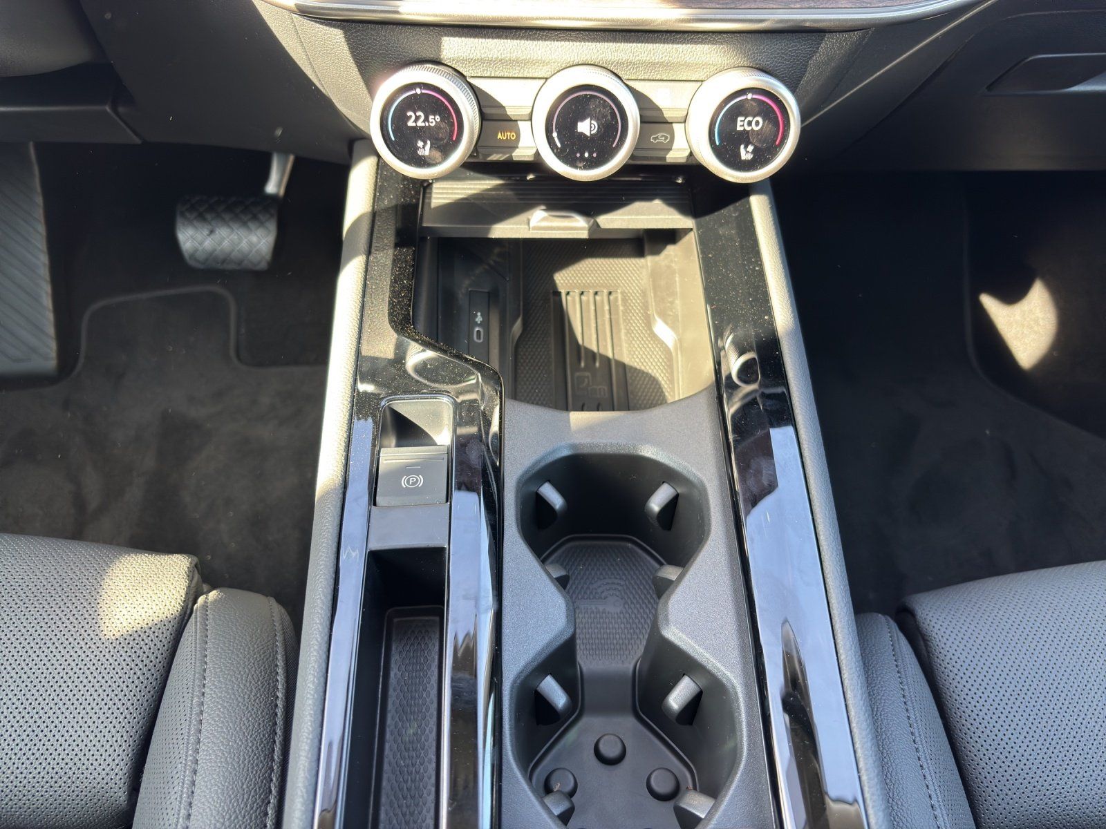 Fahrzeugabbildung SKODA Superb Combi L&K 1,5 TSI iV 150 kW DSG