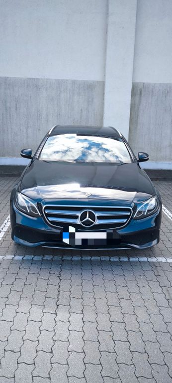 Image of Mercedes-Benz E 200