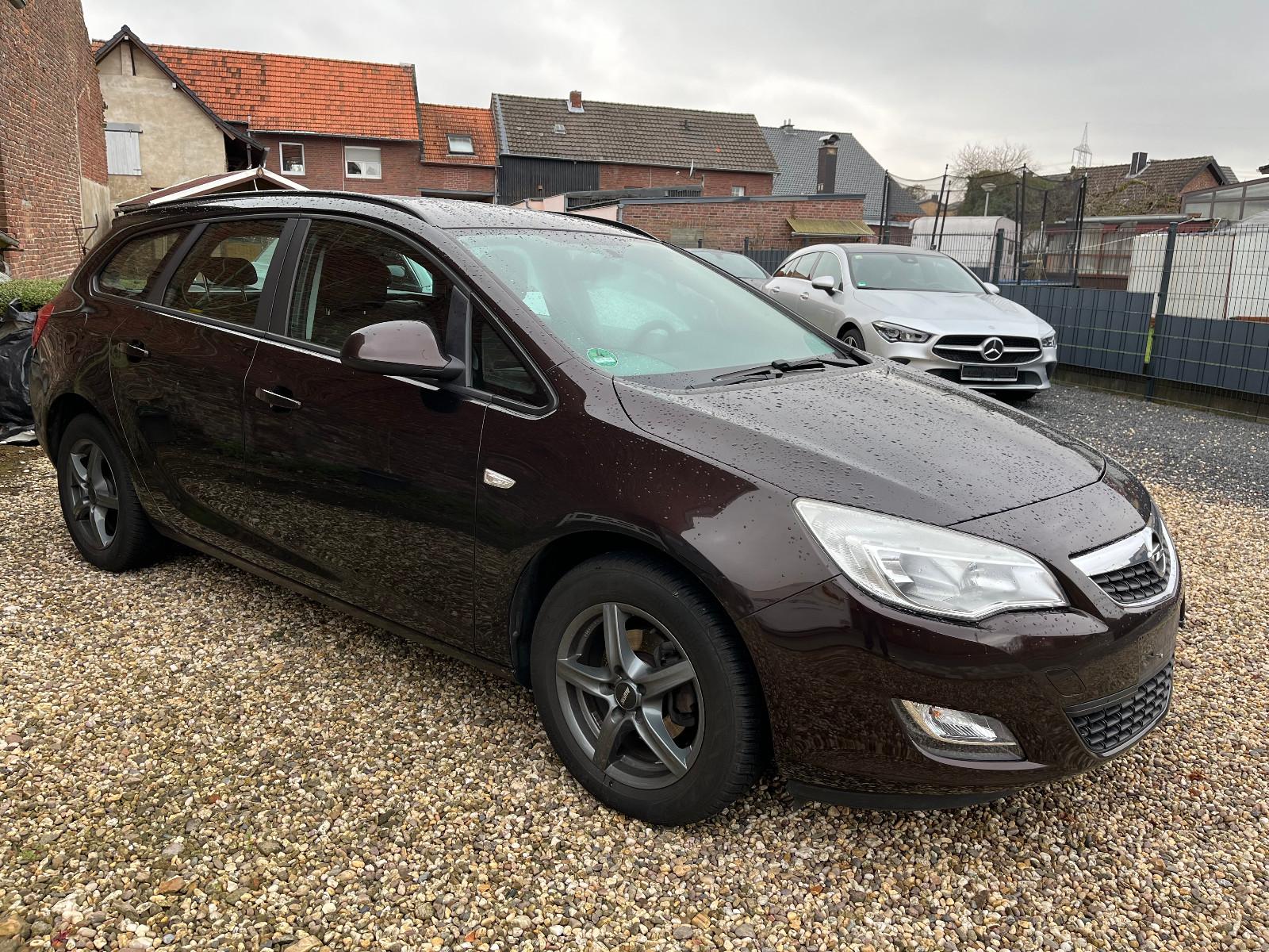 Opel Astra J Sports Tourer Selection Navi Ahk 1 Hand