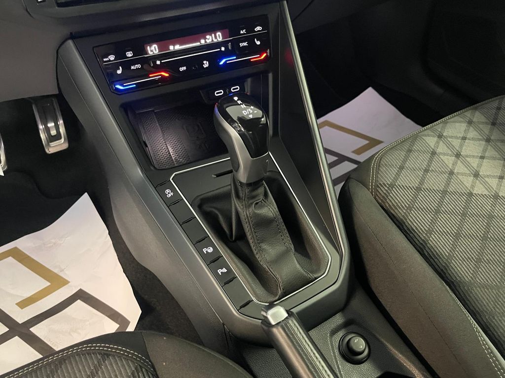 Volkswagen Taigo 1.0 TSI DSG R-Line NAVI*ViCo*IQ.LIGHT*AHK*