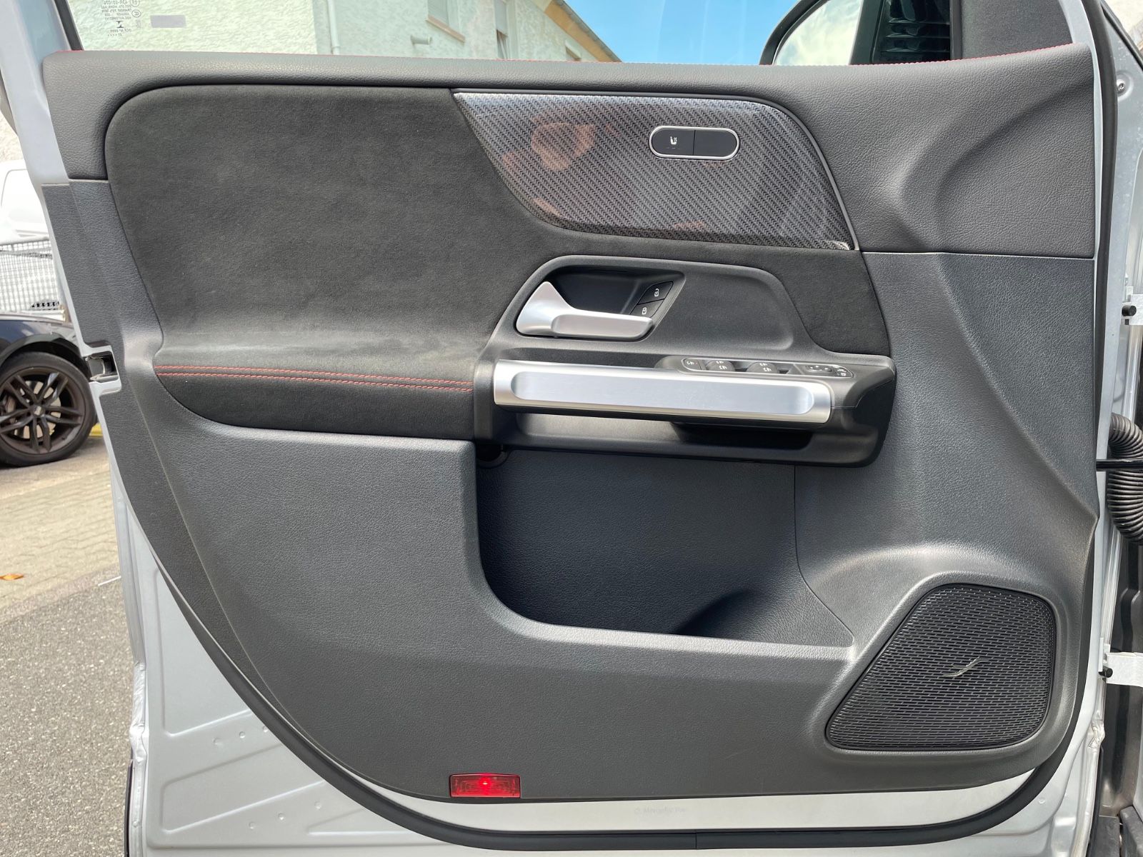 Fahrzeugabbildung Mercedes-Benz GLB 220 d |AMG|MBUX|Distr|Multibeam|AHK|Kamera