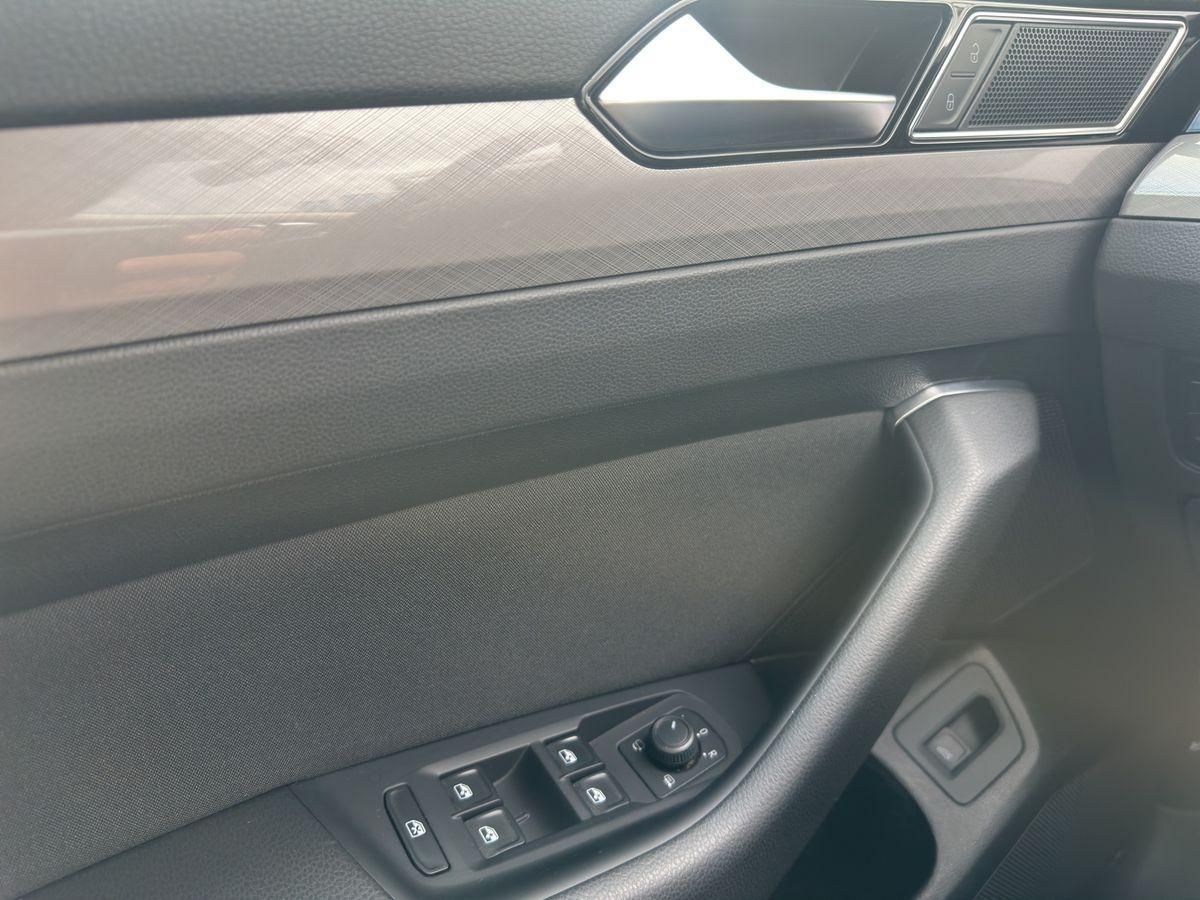 Passat Variant Business 2.0 TDI DSG RFK ACC NAVI