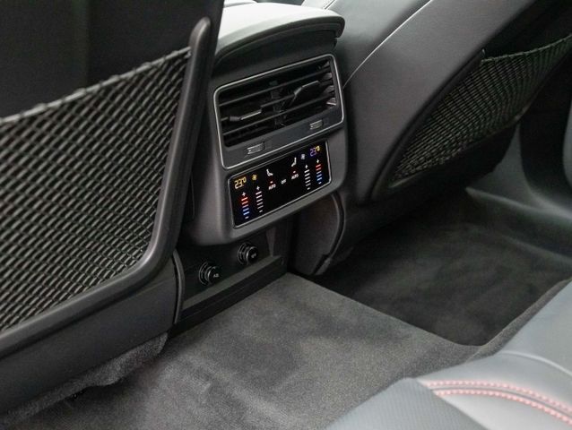 Bild #14: Audi RSQ8 4.0TFSI Navi LED virtual ACC B&O HuD AHK