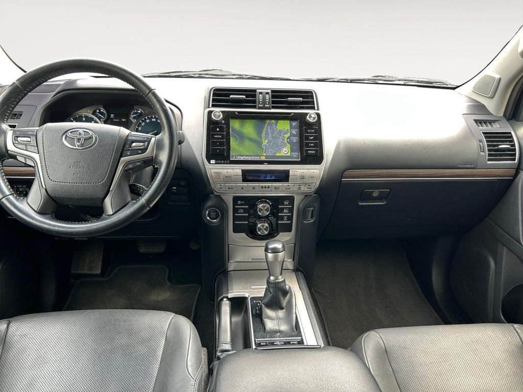 Fahrzeugabbildung Toyota Land Cruiser 2.8 D-4D Automatik Executive