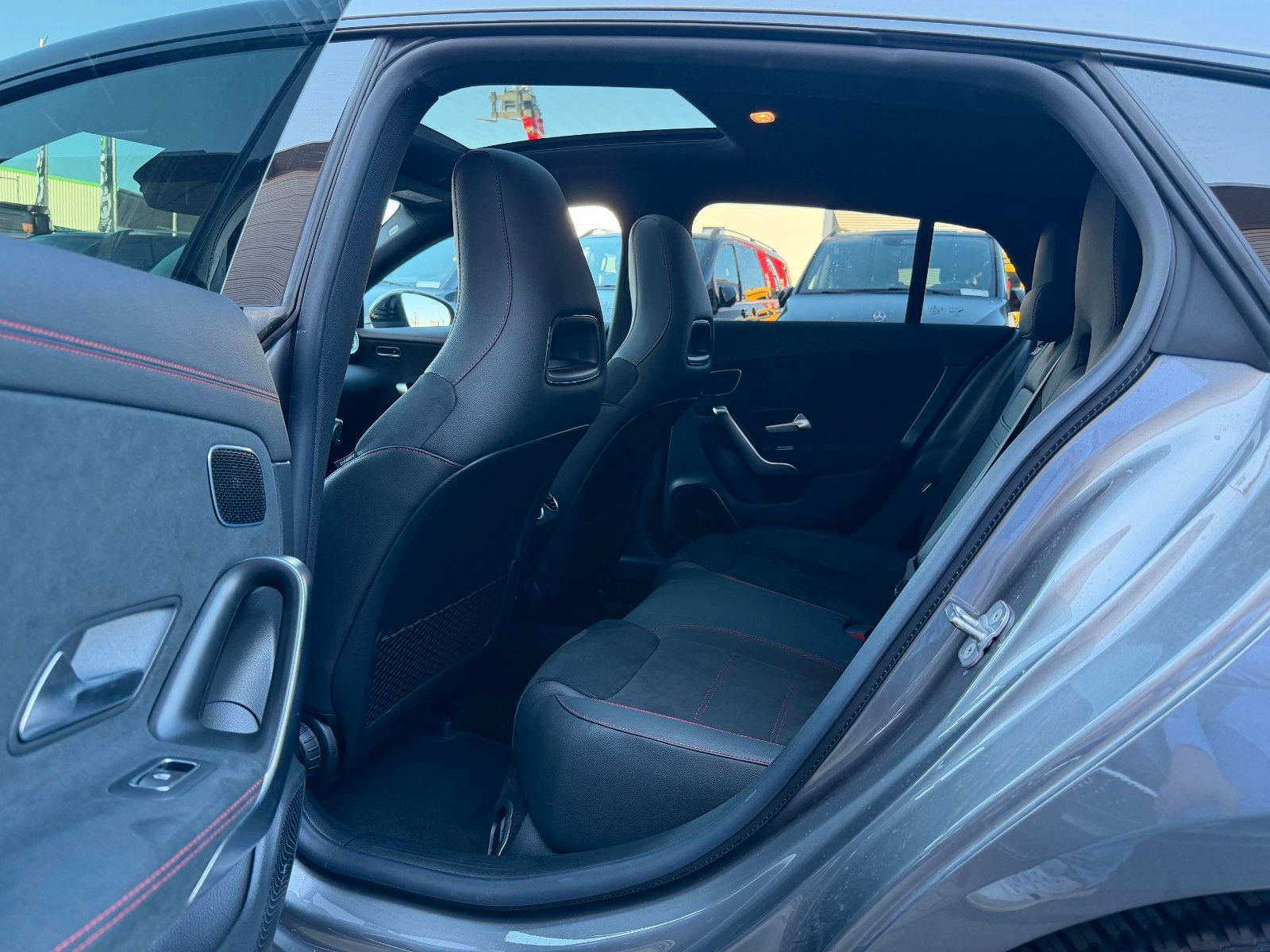 Fahrzeugabbildung Mercedes-Benz CLA 180 SB AMG+Pano+Burm+Distr+360+Night