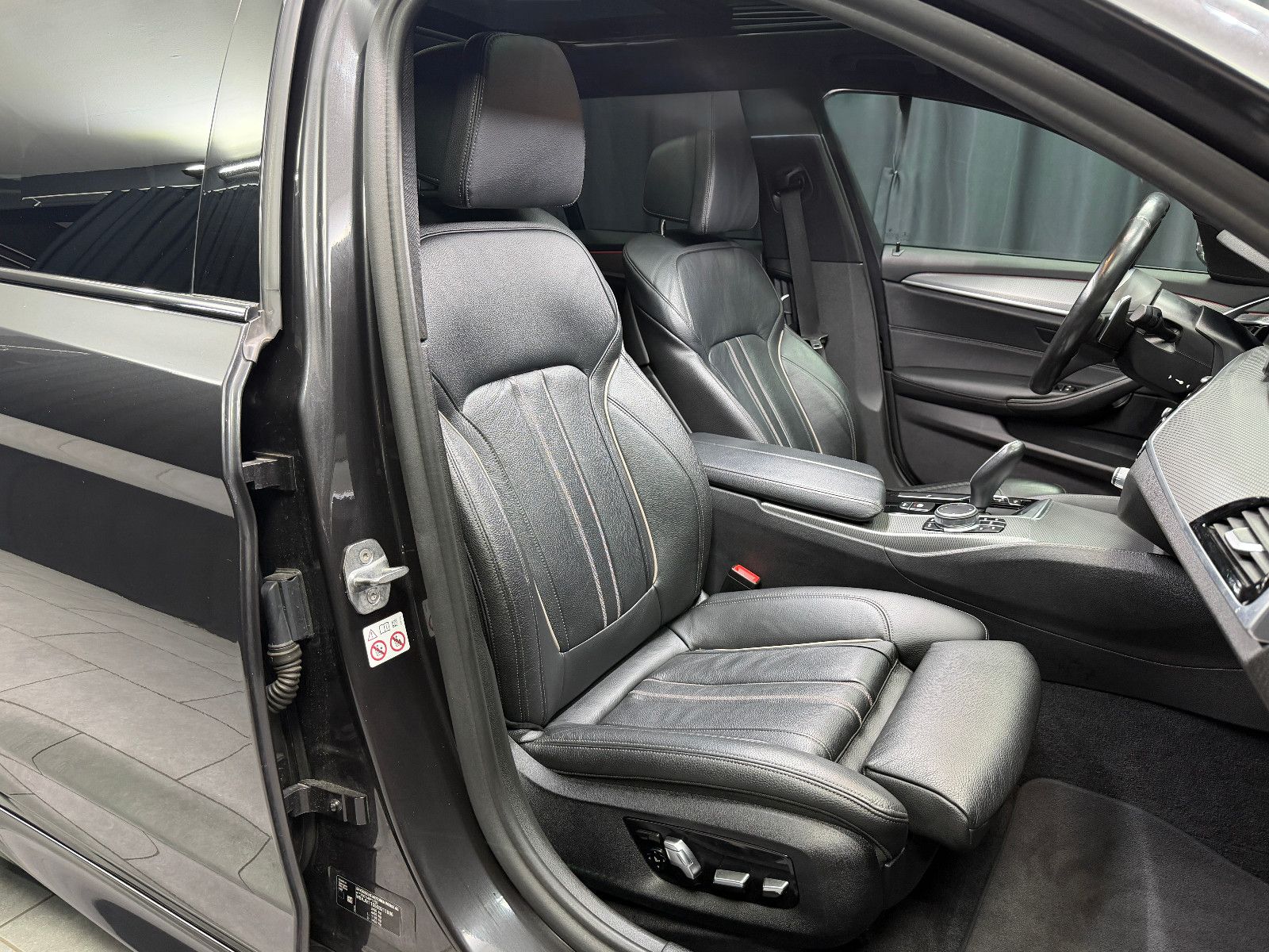 Fahrzeugabbildung BMW 540i Touring xDrive M Sport|HIFI|HuD|PANO|KEYLES