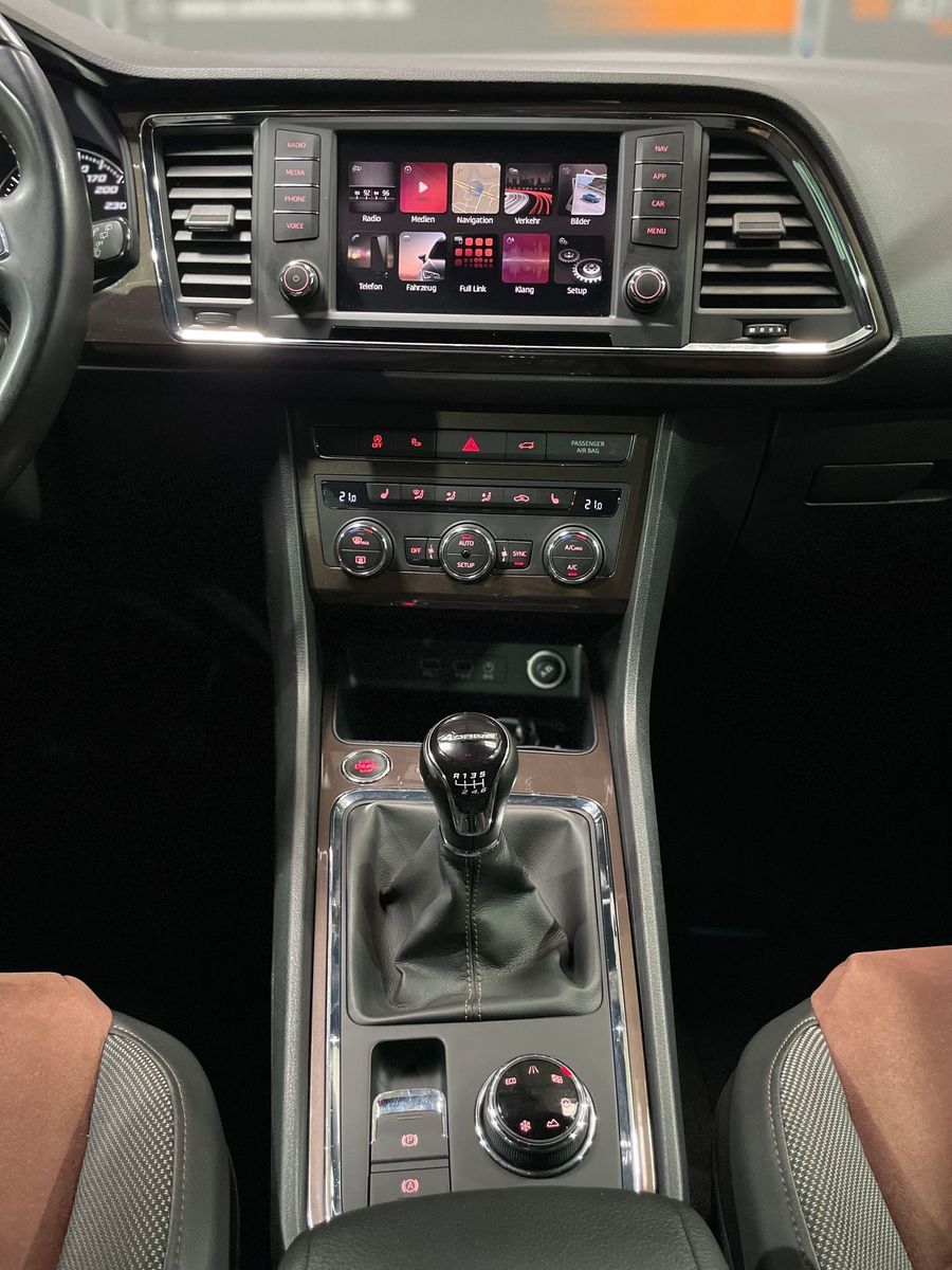 Fahrzeugabbildung SEAT Ateca Xcellence 4Drive #LED##360°#Alcantara#Keyl