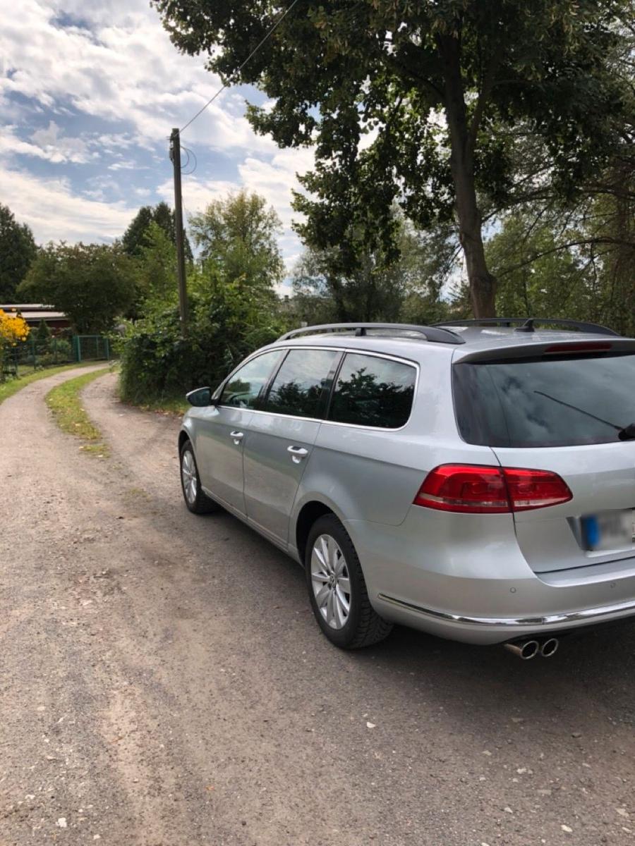 Volkswagen Passat 2010 — салон