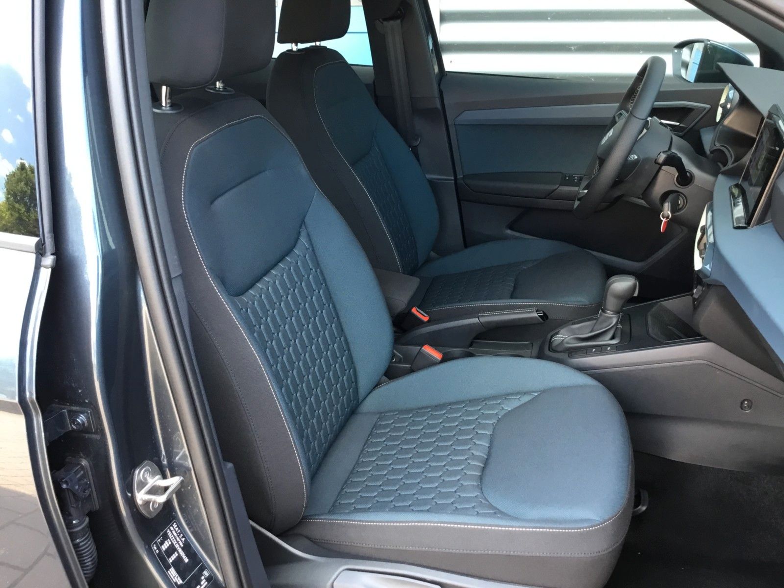 Fahrzeugabbildung SEAT Arona 1.0 TSI Style DSG+AHK+ACC+Navi+Kamera