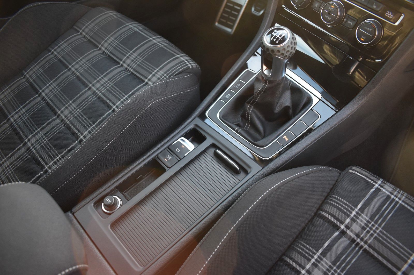 Fahrzeugabbildung Volkswagen Golf VII Lim. GTD BMT/Start-Stopp DYNAUDIO