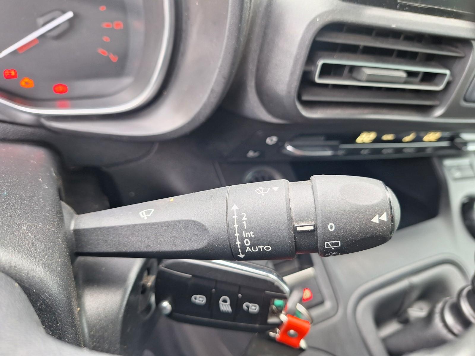 Citroën Berlingo Feel M NAVI DAB PDC RFK SHZ LMF GJR