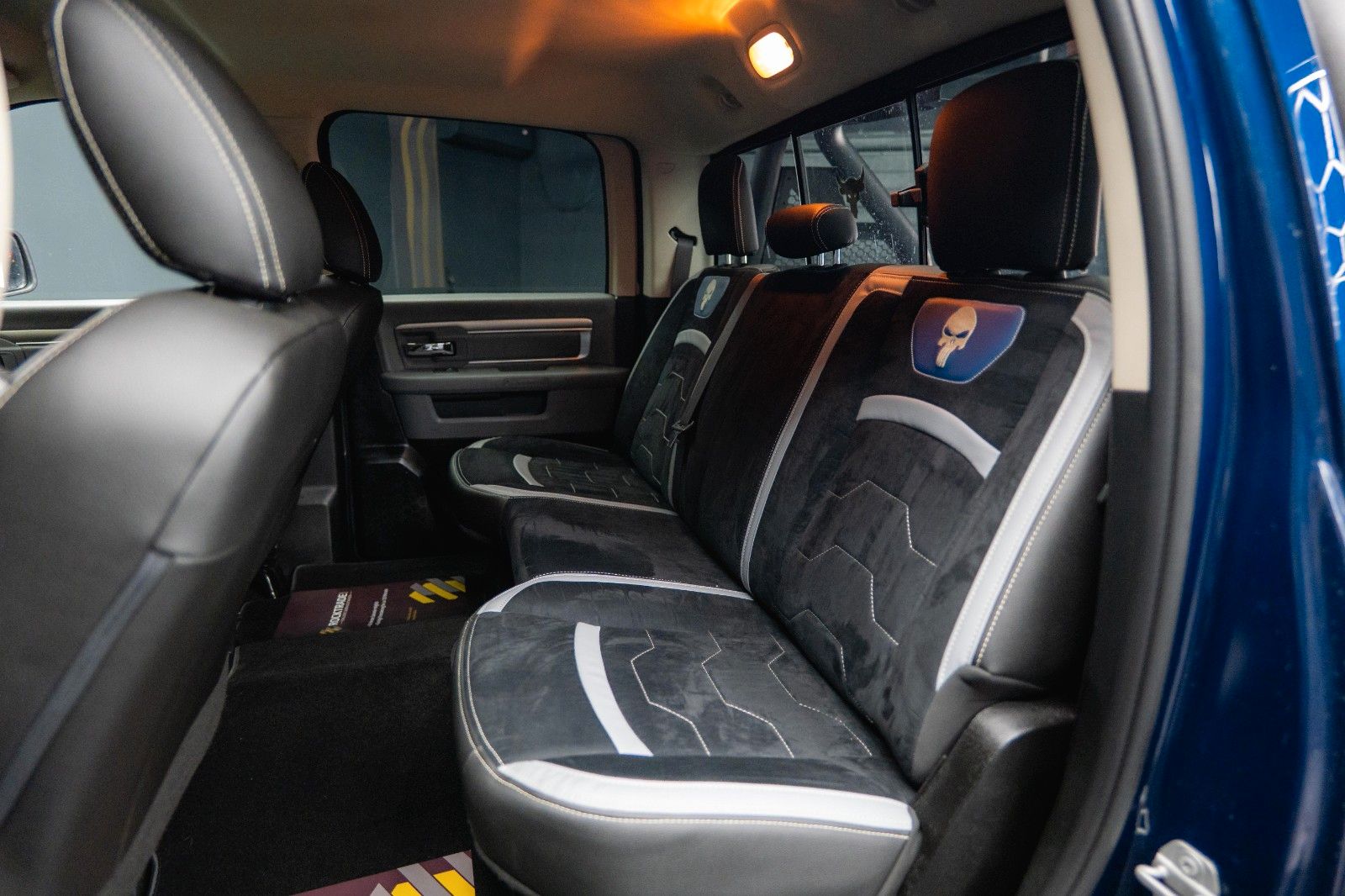 Fahrzeugabbildung Dodge RAM 5.7 V8 HEMI 4x4 OFFROAD Night Edition *19%*